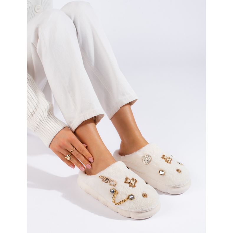 Chaussons blancs pour femmes avec décorations Shelovet blanche 2
