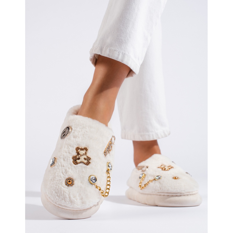Chaussons blancs pour femmes avec décorations Shelovet blanche 1