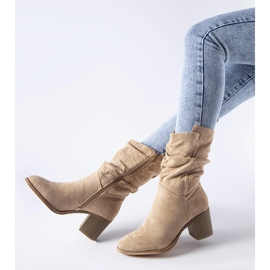 Bottes de cowboy isolées beiges de Filomena 2