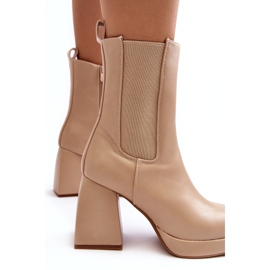 Bottes pour femmes sur la plate-forme et talons beige 3