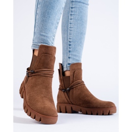 Bottines Chelsea marron pour femme sur la plateforme Vinceza en daim écologique brun 1