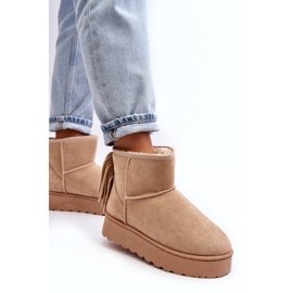 Bottes de neige pour femmes sur une plate-forme massive avec des beige frangés 4