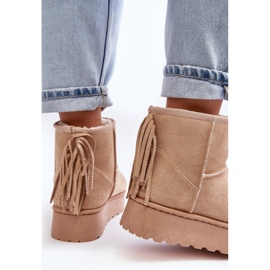 Bottes de neige pour femmes sur une plate-forme massive avec des beige frangés 1