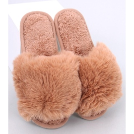 Kemars Camel pantoufles en fourrure à bout ouvert brun 1