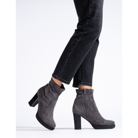 Bottines grises en daim à talon haut par Daszyński 4
