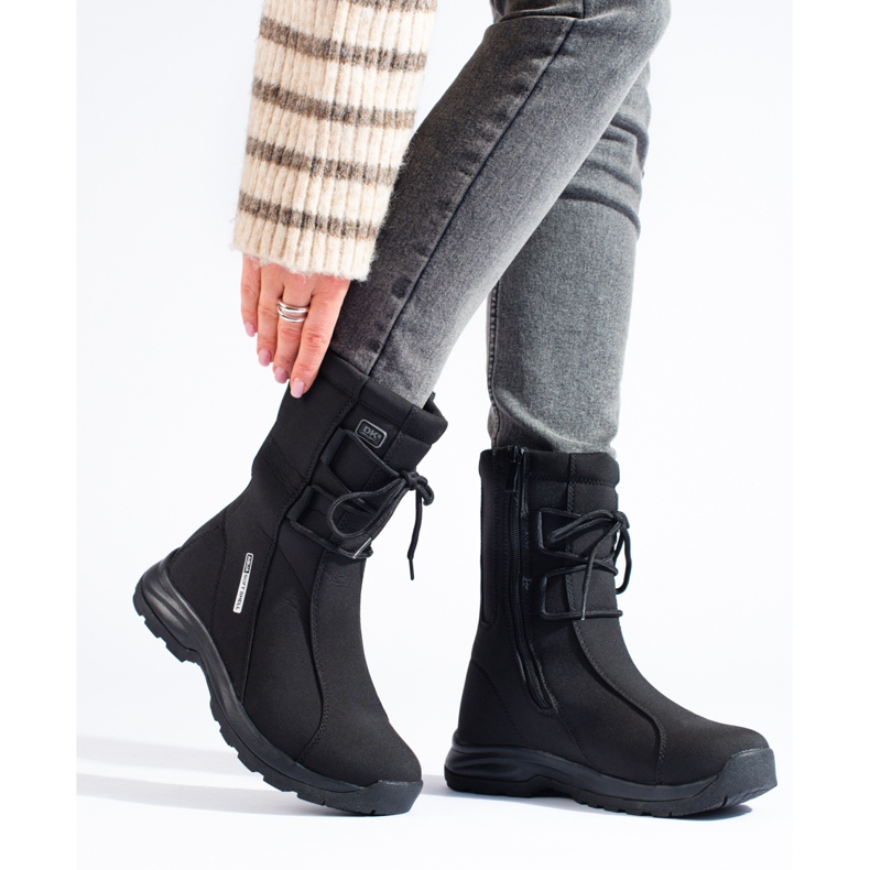 Chaussures de trekking femme avec un manteau en peau de mouton DK le noir 1