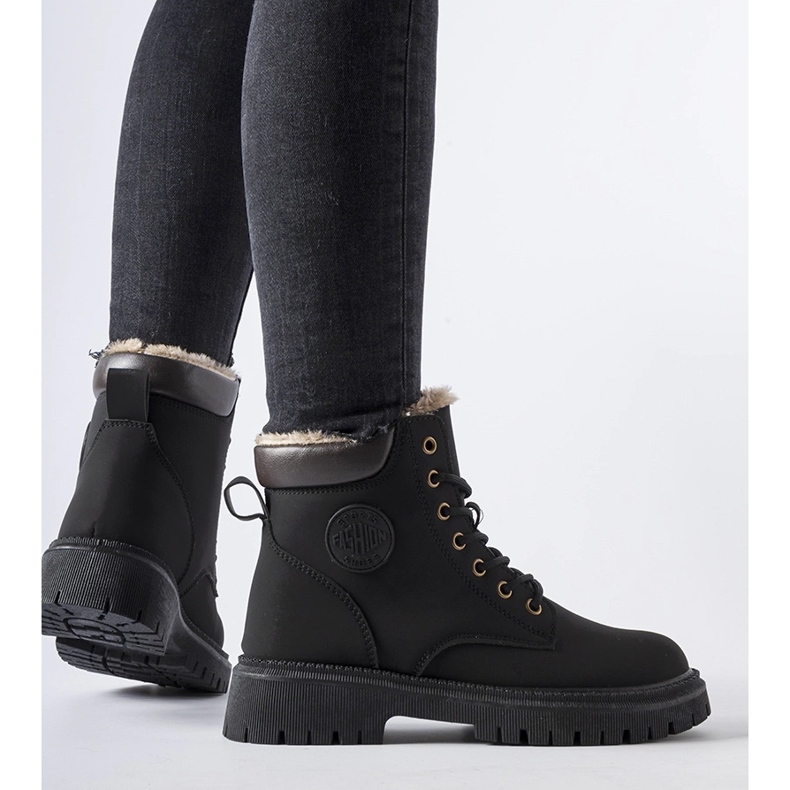 Bottines Medole isolées noires 1