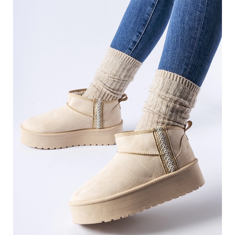 Bottes de neige beiges sur la plateforme Dennison 1