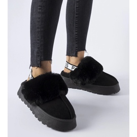 Chaussons isolés noirs avec élastique et fourrure Sangro le noir 1