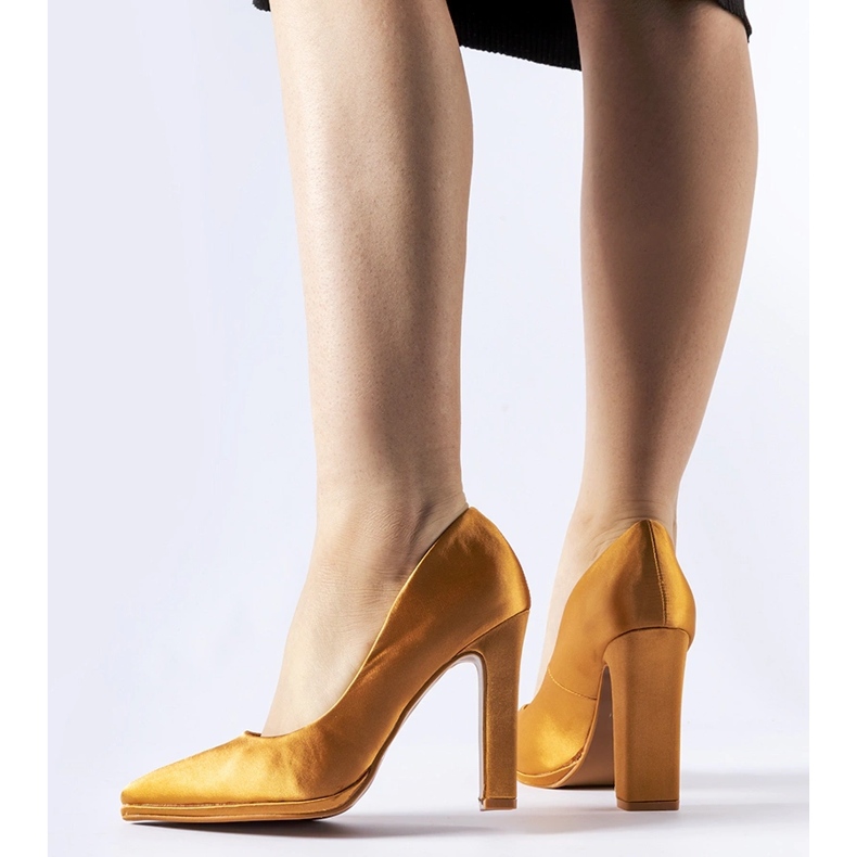 Escarpins à talons aiguilles en satin marron de Rivers brun 1