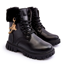 Bottes pour enfants isolés en cuir avec une chaîne noire le noir 1