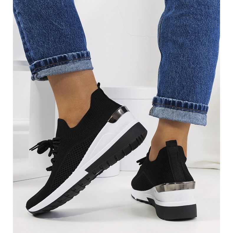 Baskets noires sur le compensé Sabelia 2