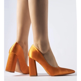 Escarpins Gonzalez en satin orange 1