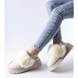 Chaussons isolants beige clair avec élastique de Sangro 1