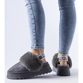 Chaussons isolés gris avec élastique et fourrure Sangro 1