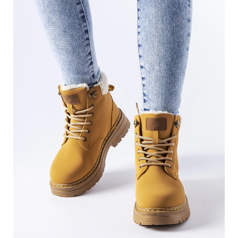 Travailleurs Burgondi isolés marron brun 1