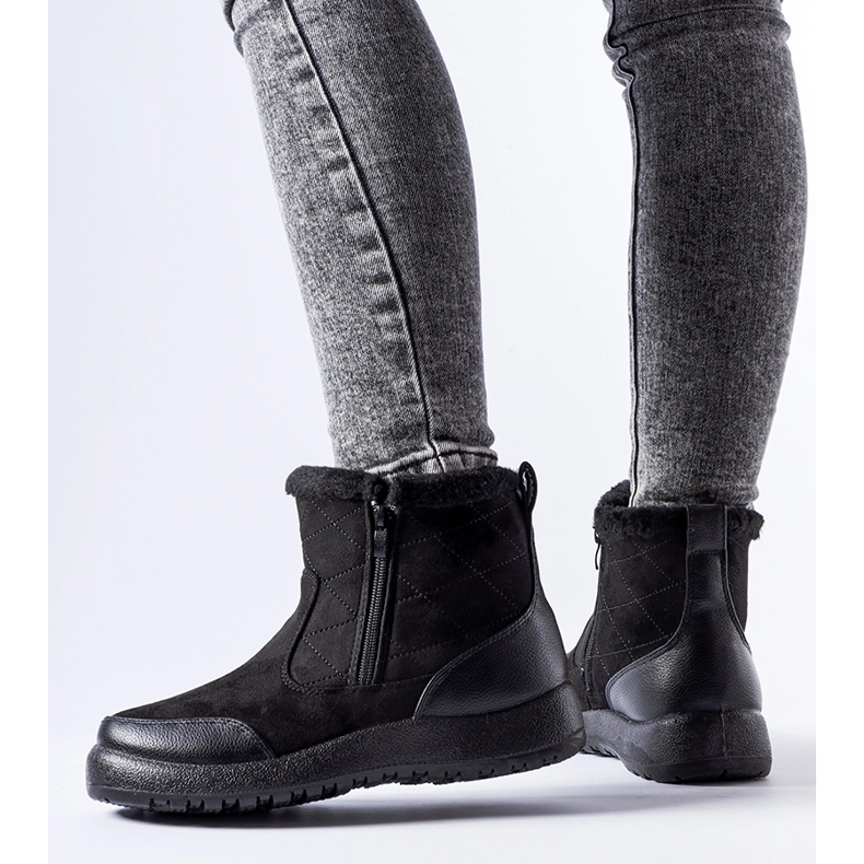 Bottes Caprarica légères isolées noires 1