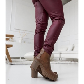 Bottines à talons bas marron foncé de Layman brun 2