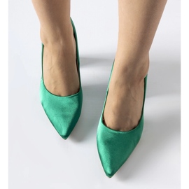 Escarpins à talons hauts en satin vert de Gonzalez 2