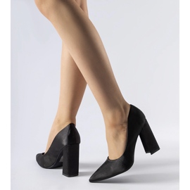 Escarpins à talons hauts en satin noir de Gonzalez le noir 1