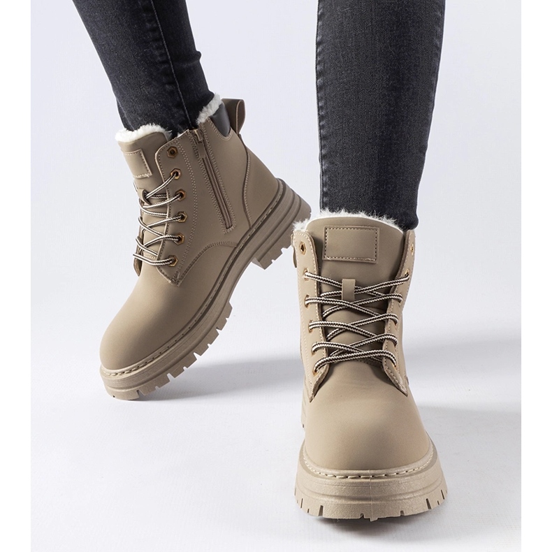 Bottes de travail isolées beiges de Stevens 1 Bottes de travail isolées beiges de Stevens 1