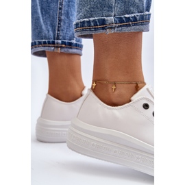 Baskets basses isolées pour femmes blanches Big Star MM274029 1