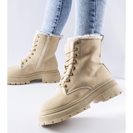 Bottes isolées beiges de Tadasuni 2
