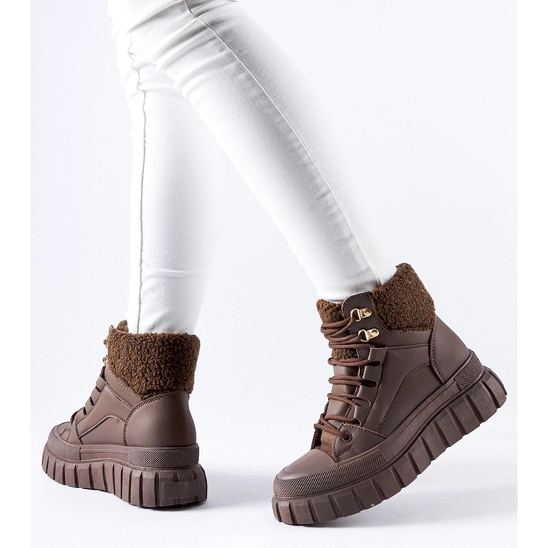 Baskets Adamsville isolées marron brun 1