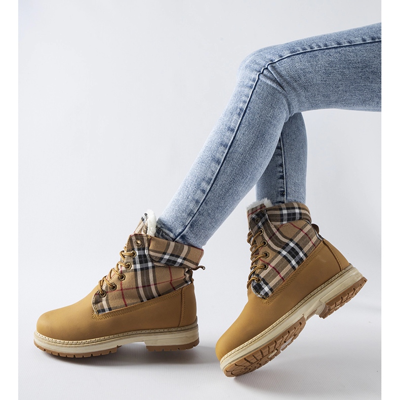 Boots marron ornées d'une grille Dino brun 1 Boots marron ornées d'une grille Dino brun 1