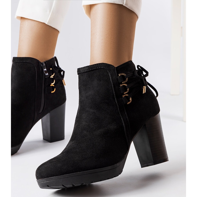 Bottes à talons en daim écologique noir de Poule le noir 2