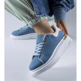 Baskets bleu marine sur la plateforme Scuderlando 1