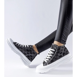 Baskets noires ornées du monogramme Terenzio 1