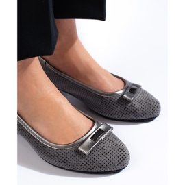 Escarpins à talons bas ajourés gris Daszyński 3