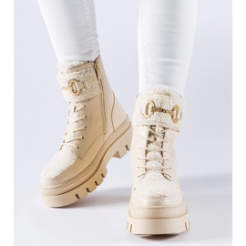 Bottes de travail isolées beiges avec boucle Highland 2
