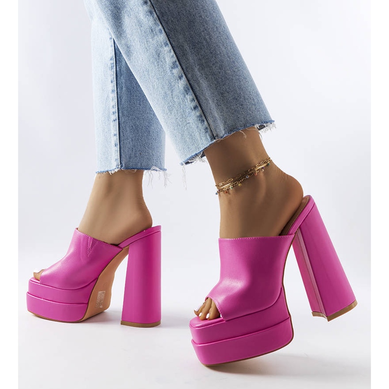 Claquettes roses à talons hauts de Mertzon 1 Claquettes roses à talons hauts de Mertzon 1