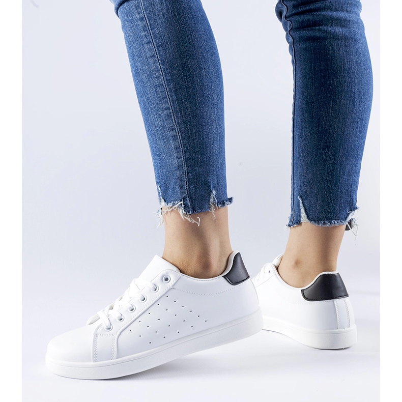 Baskets Bourassa blanches et noires 1