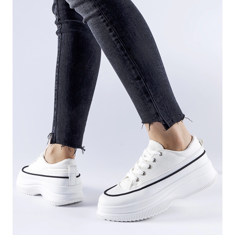 Baskets blanches sur la plateforme Plesio 1 Baskets blanches sur la plateforme Plesio 1