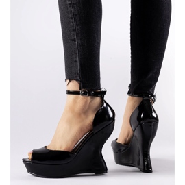 Sandales compensées vernies noires Flangan le noir 1