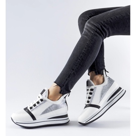 Baskets blanches à paillettes sur la plateforme Marce 1