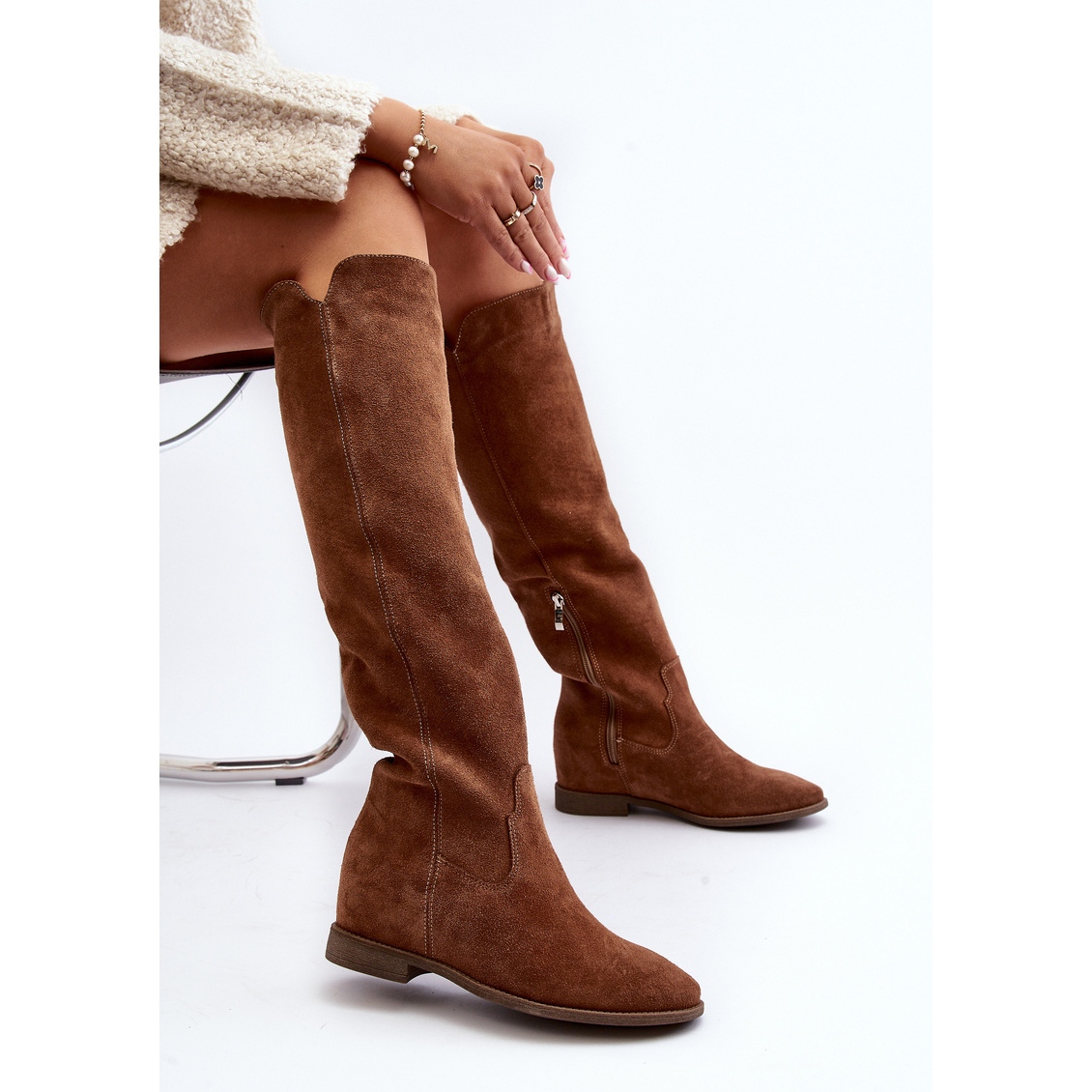 Zazoo 3407 Bottes hauteur genou en daim a talons plats camel brun KeeShoes