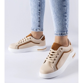 Baskets beiges sur la plateforme Mayfield 1