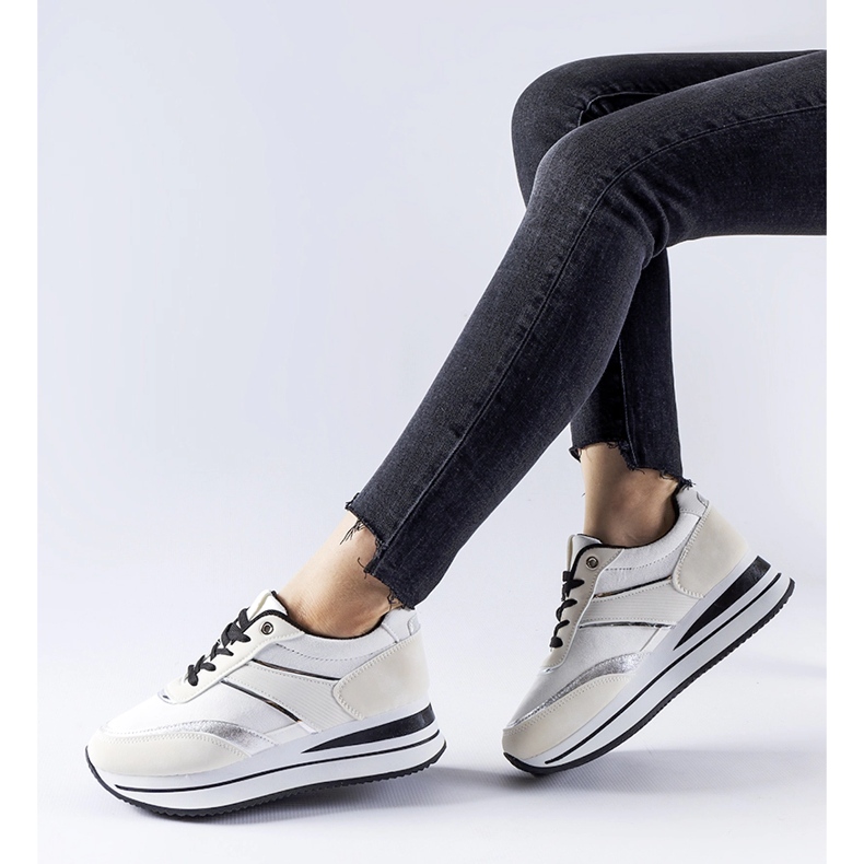 Baskets blanches sur la plateforme Nutter beige 1