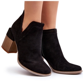 Bottines Jolnima noires sur un talon haut massif avec une découpe le noir 9