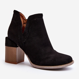 Bottines Jolnima noires sur un talon haut massif avec une découpe le noir 1