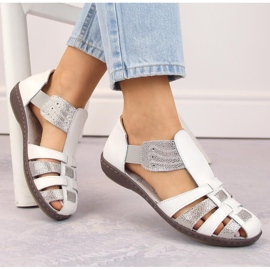 Sandales fermées en cuir femme, beige, T.Sokolski 2