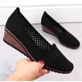 Chaussures compensées femme en daim ajouré, noir Potocki SZ12306 le noir 1