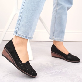 Chaussures compensées femme en daim ajouré, noir Potocki SZ12306 le noir 5