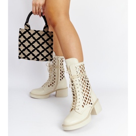 Bottines à talons hauts ajourées beiges de Visalia 2