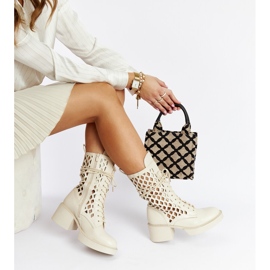 Bottines à talons hauts ajourées beiges de Visalia 1