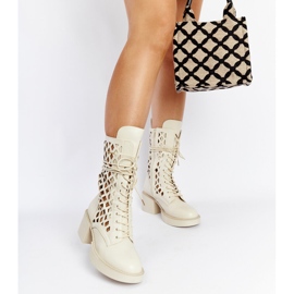 Bottines à talons hauts ajourées beiges de Visalia 3